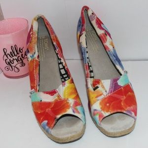 Toms Shoes Fun Summer Print Size 8